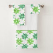 Green Watercolor Snowflake Muster Badhandtuch Set (Insitu)