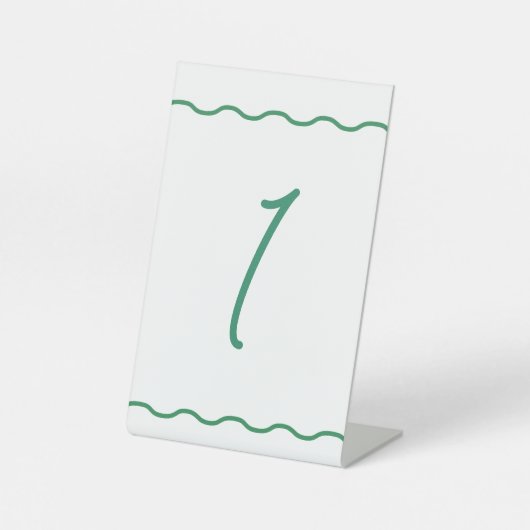 Green Wavy Retro Wedding Tischnummer Sockelschild (Vorderseite)