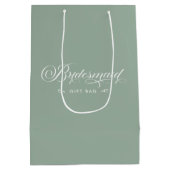 Green White Bridesmaid Elegante Script Typografie Mittlere Geschenktüte (Rückseite)
