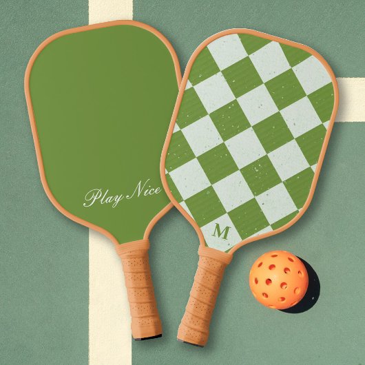 Green White Checkered Pattern Monogram Play Nice Pickleball Schläger