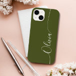 Green White Elegant Calligraphy Script Name Case-Mate iPhone 14 Hülle<br><div class="desc">Green White Elegant Calligraphy Script Custom Personalisiert Name iPhone 14 Smart Phone Cases zeichnen sich durch ein modernes und trendiges,  einfaches und stilvolles Design aus,  mit Ihrem personalisierten Namen in eleganter handgeschriebener Schrift Typografie auf grünem Hintergrund. Entworfen von ©Evco Studio www.zazzle.com/store/evcostudio</div>