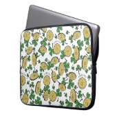 Green White & Gold St Patrick's Lucky You Kleeblat Laptopschutzhülle (Vorderseite Links)
