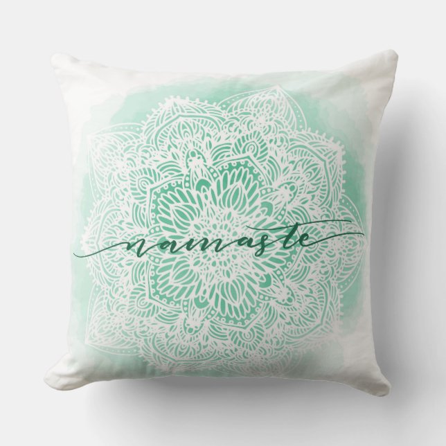 Green White Namaste Throw Kissen (Vorderseite)