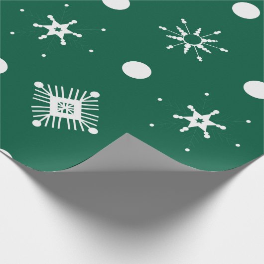 Green White Snowflakes Pattern Geschenkpapier (Ecke)