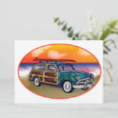 Green Woodie & Surfboard bei Sunset Einladung (Stehend Vorderseite)