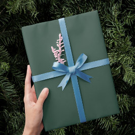 Green wrapping paper, perfect for birthday gifts Geschenkpapier