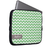Green Zig Zag Chevrons Pattern Laptopschutzhülle (Vorne Rechts)