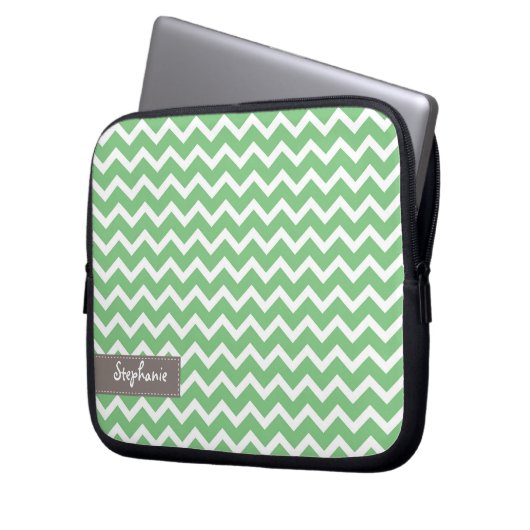 Green Zig Zag Chevrons Pattern Laptopschutzhülle (Vorderseite Links)
