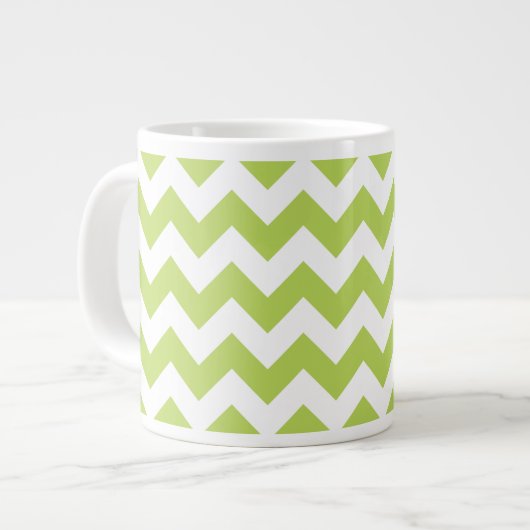 Green Zigzag, grün Zickzack, geometrisches Muster Jumbo-Tasse (Vorderseite Links)
