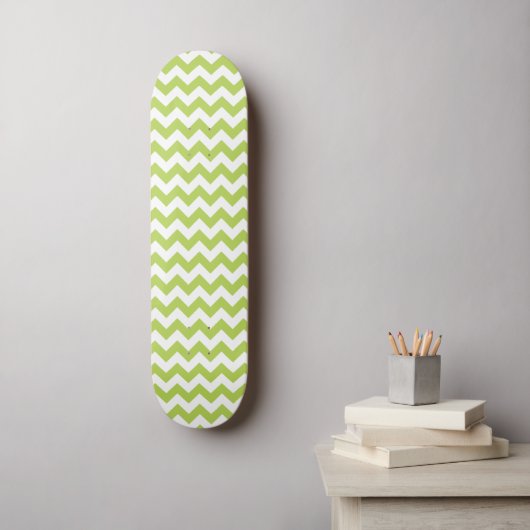 Green Zigzag, grün Zickzack, geometrisches Muster Skateboard (Wandkunst)