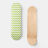 Green Zigzag, grün Zickzack, geometrisches Muster Skateboard (Vorderseite)