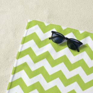 Green Zigzag, grün Zickzack, geometrisches Muster Strandtuch