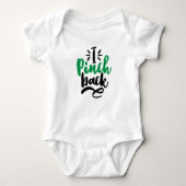 Green zu Niedlich, um St. Patrick's Day Graphic zu Baby Strampler (Vorderseite)