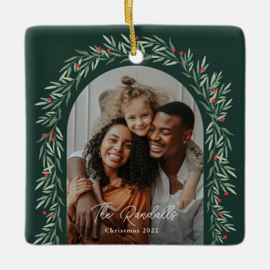 Greenery Arch Modernes Script Foto Weihnachten Keramikornament (Vorderseite)