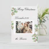 Greenery Berry Christmas Photo Card Einladung (Stehend Vorderseite)
