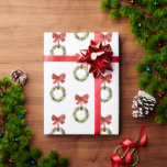 Greenery Christmas Wreath Red Bow Geschenkpapier<br><div class="desc">Boxholz Grünpflanzen Weihnachtskreidepapier. Dieses Urlaubspapier enthält einen rustikalen,  grünen Weihnachtskranz,  der an einem roten Bogen hängt. Die perfekte Weihnachtsverpackung für alle Ihre Feiertagsgeschenke.</div>