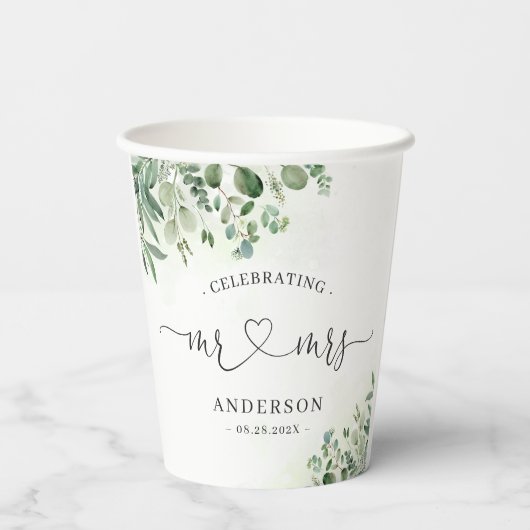 Greenery Eucalyptus Mr & Mrs. Heart Script Wedding Pappbecher (Rückseite)