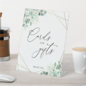 Greenery Eukalyptus Geometrische Karten und Gesche Sockelschild (In SItu)