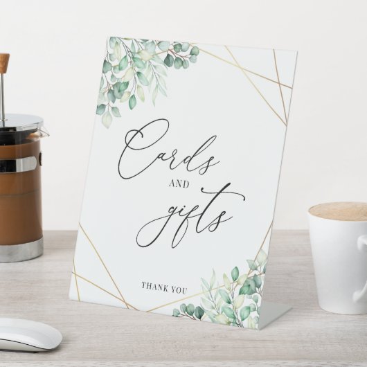 Greenery Eukalyptus Geometrische Karten und Gesche Sockelschild (In SItu)