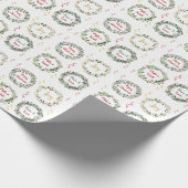Greenery Foliage Red Berry Christmas Monogram Geschenkpapier (Ecke)