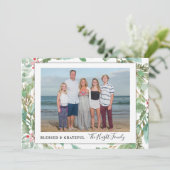 Greenery Foto Holiday Card Ankündigung (Stehend Vorderseite)