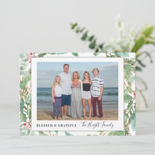 Greenery Foto Holiday Card Ankündigung (Stehend Vorderseite)