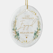 Greenery Geometric First Christmas Verlobt Keramik Ornament (Rechts)