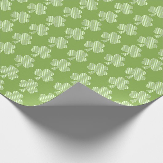 Greenery Kleeblatt Clover Polka dots Patrick's Day Geschenkpapier (Ecke)