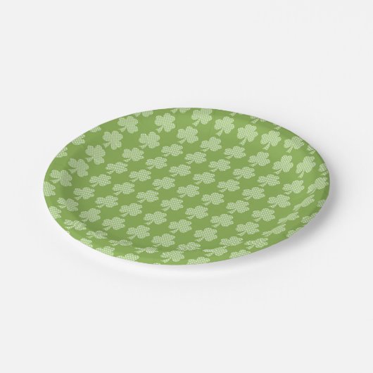 Greenery Kleeblatt Clover Polka dots Patrick's Day Pappteller (Schrägansicht)