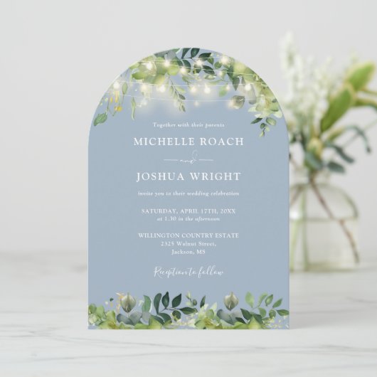 Greenery Lights Monogram Dusty Blue Wedding Einladung (Stehend Vorderseite)
