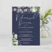 Greenery String Lights Navy Blue Rehearsal Dinner Einladung (Stehend Vorderseite)