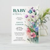 Greenery Wild Blume Baby in Bloom Baby Shower Einladung (Stehend Vorderseite)