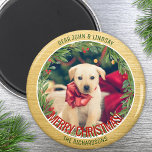 Greenery Wreath Custom Foto Gold Weihnachtsmagazin Magnet<br><div class="desc">Teilen Sie die Freude der Saison mit unserem festlichen Kleider Custom Foto Magnet. Umgeben von einem klassischen Kranzrahmen, einem hellen goldenen Rahmen und der fröhlichen Nachricht "Frohe Weihnachten", ermöglicht Ihnen dieser Magnet, Ihr besonderes Foto zu präsentieren, eine persönliche Nachricht hinzuzufügen und Ihren Namen einzufügen. Ob zum Genken oder Dekorieren, dieser...</div>