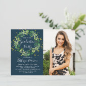 Greenery Wreath Gold Navy Blue 2 Foto Abschluss Einladung (Stehend Vorderseite)