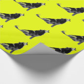 Greenish Yellow Howling Gray Wolf Geschenkpapier (Ecke)