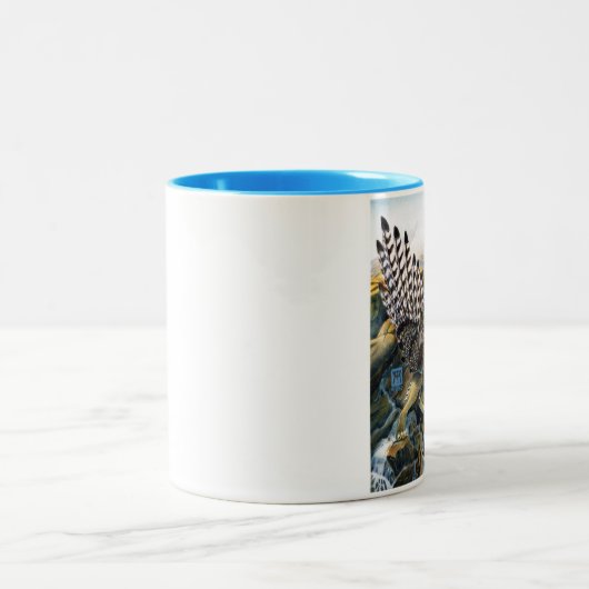 Greif im Wasserfall Zweifarbige Tasse (Mittel)