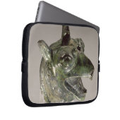 Greifkopf, Fragment eines Kesselzubehörs, f Laptopschutzhülle (Vorne Rechts)