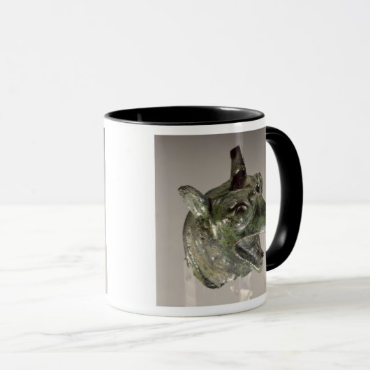 Greifkopf, Fragment eines Kesselzubehörs, f Tasse (VorderseiteRechts)