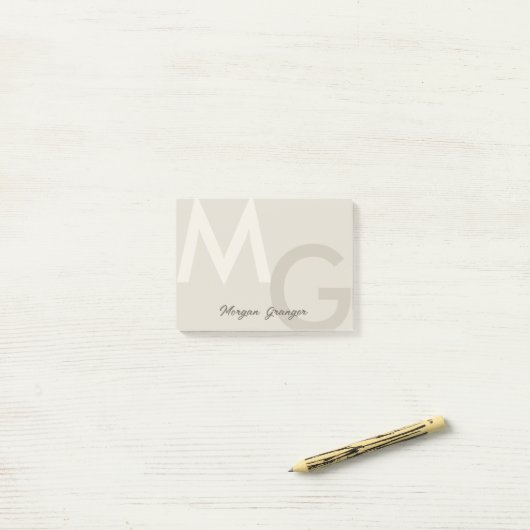 Greige Minimal Clean Modern Large Monogram Post-it Klebezettel (Auf Schreibtisch)
