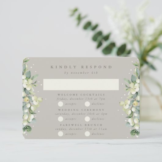 Greige Snowberry+Eucalyptus Wedding Multi-Event RSVP Karte (Stehend Vorderseite)