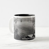 Grenze hinunter den Fluss Zweifarbige Tasse (Vorderseite Links)