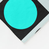 Grenzgezogene geometrische blaue Polka-Punkte Fleecedecke (Ecke)