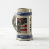 Grenzpatrol K9 Baros mit amerikanischer Flagge Bierglas (Vorderseite Links)