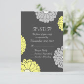 Grey and Yellow Zinnia Blume Wedding RSVP Karte (Stehend Vorderseite)