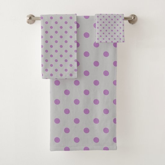 Grey Lila Polka Dot Badhandtuch Set (Insitu)