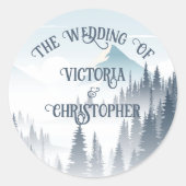 Grey Mountain Fog Forest Wilderness Winter Wedding Runder Aufkleber (Vorderseite)