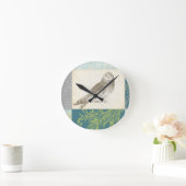 Grey Owl on Pattern Background Runde Wanduhr (Zuhause)