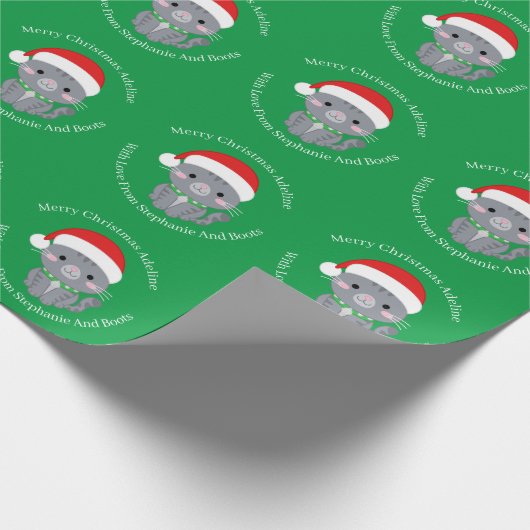 Grey Tabby Christmas Cat auf grünem Umschlagpapier Geschenkpapier (Ecke)