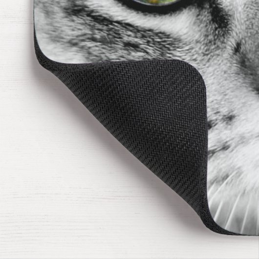 Grey Tabby Green Mit Augen Nah Up Mousepad (Ecke)