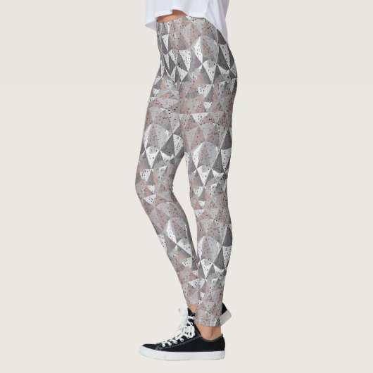 grey tones geometric pattern with triangles leggings (Links)